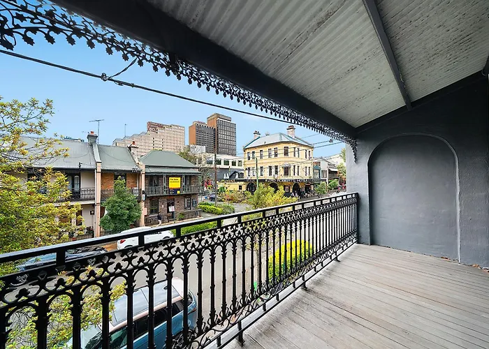 Heart Of Darlinghurst Food, Bars & Metro