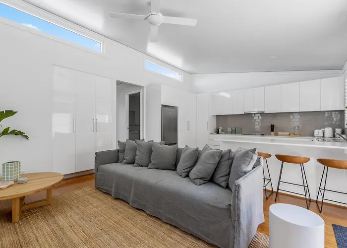 Relaxing 2-Bed Home Close To Beaches And Parks