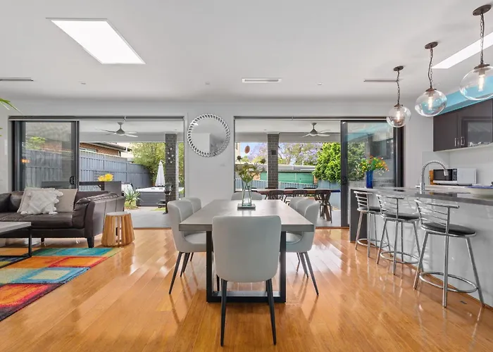 Bright Family Home In Rydalmere With Yard & Bbq
